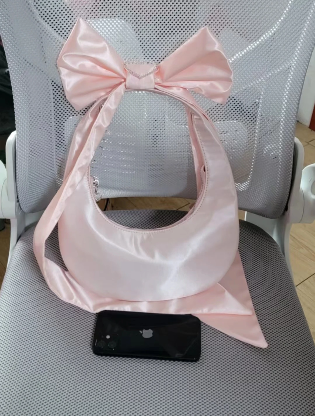 Niche Design 2024 New Three-dimensional Satin Bow Armpit Bag High-end Love Diamond Shoulder Bag Fashionable Versatile Pink Bag