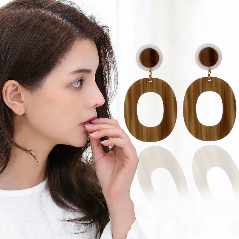 أقراط جديدة بنية شبه شفافة غير منتظمة