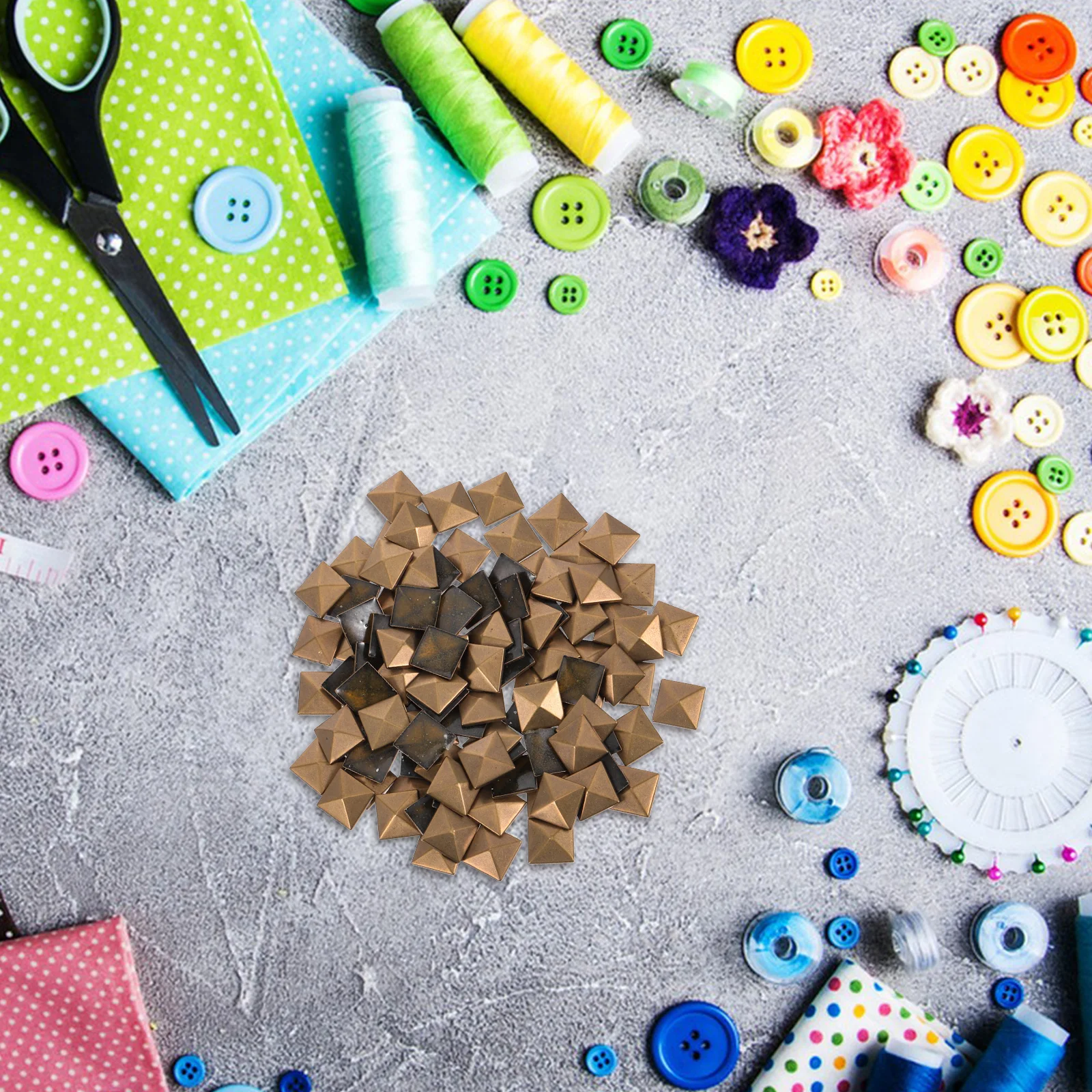 

100Pcs Copper Hotfix Flatback Pyramid Studs 9x9cm Metal Rivet for Clothes Bags Shoes DIY Craft Accessory Copper Studs