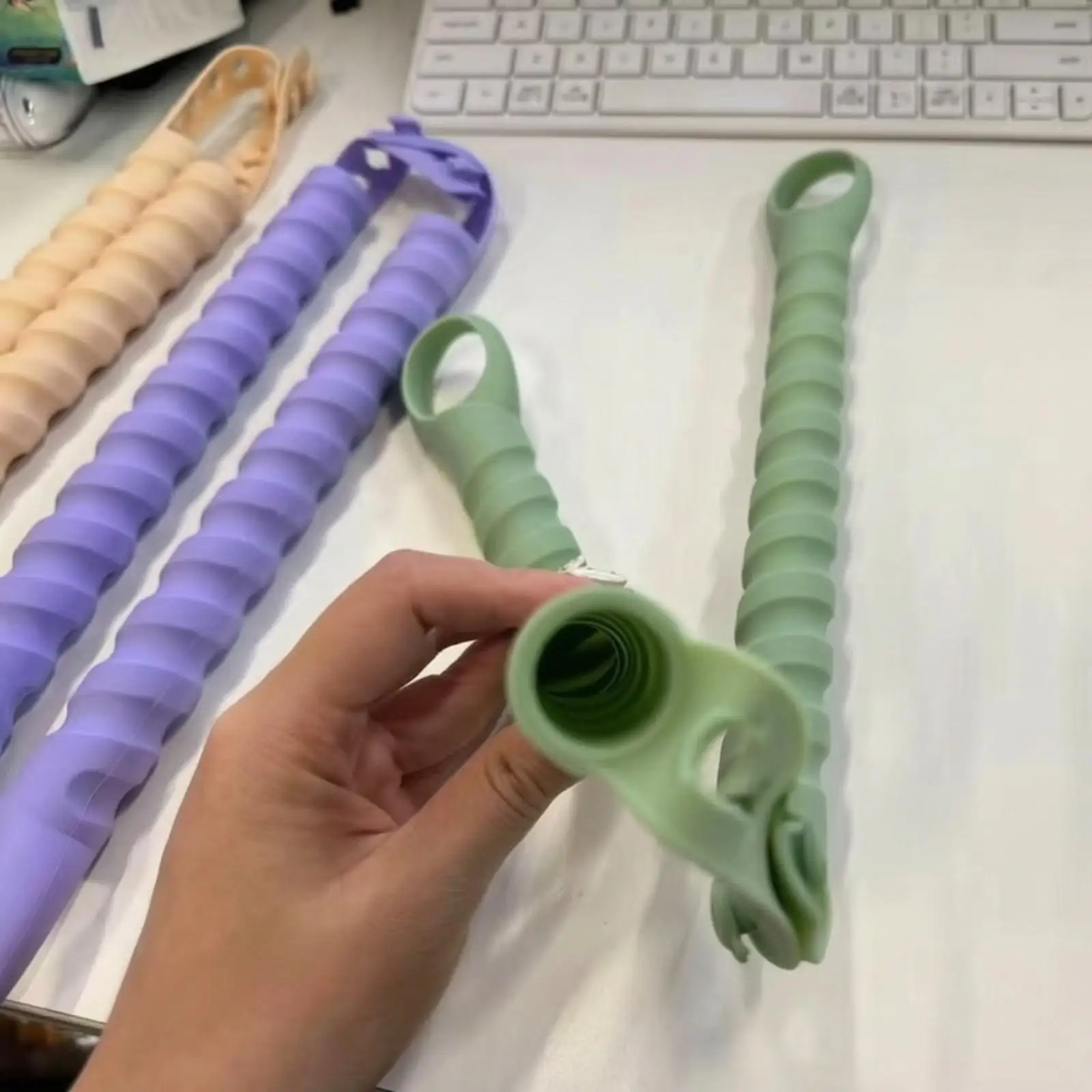 Flexible Silicone Spiral Hair Curler for Heatless Curls Adjustable Hold Design for Beautiful Defined Waves and Volume