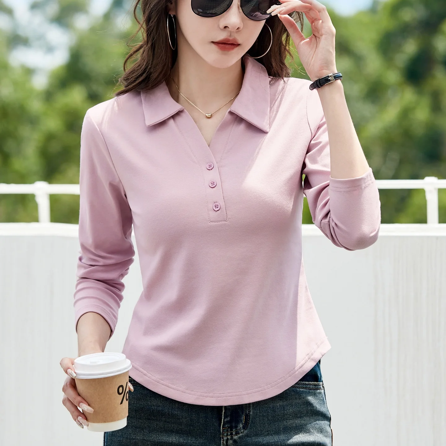 Age-Reducing, Belly-Covering Casual Long-Sleeved Shirt with a Turn-Down Collar for Middle-Aged Women, Loose-Fitting Top Suitable for Weekend Wear, Polyester Fabric, Stylish and Comfortable
