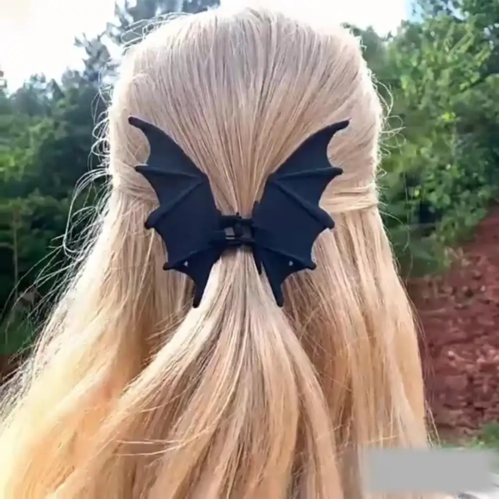 Women Hair Clip Halloween Bat Shape Shark Hair Claw Anti-slip Teeth Metal Grabbing Clips Hair Accessory Halloween Metal Hairpin view 4
