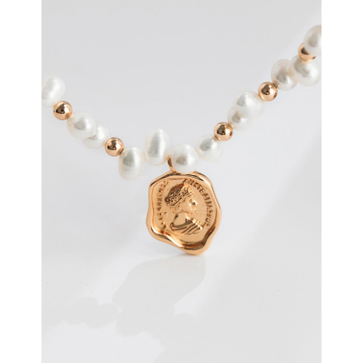 

S925 sterling silver plated with 18k gold | Natural pearl necklace length 34+5cm 100168