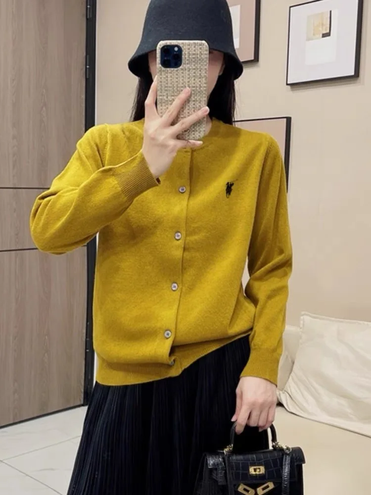 سترة كشمير مطرزة شعبية لخريف وشتاء 2025 سترة عصرية غير رسمية أنيقة من الكشمير برقبة دائرية وأكمام طويلة