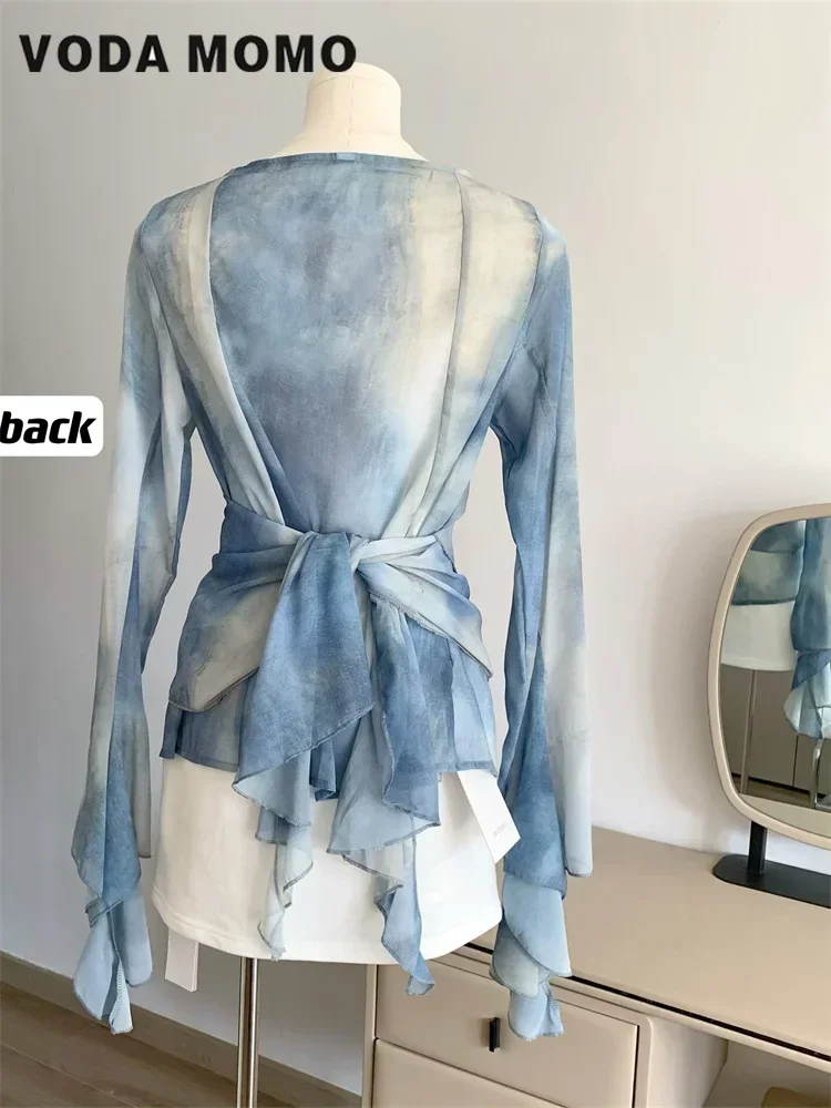 Camisa Mujer Estampado Tie-Dye V-Neck - usage example