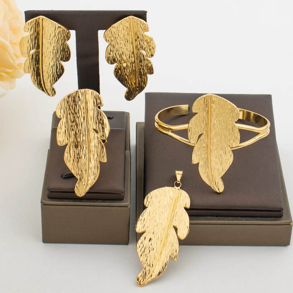 YM Vergoldeter Schmuck setzt Geometrie Anhänger Ohrringe tägliche Manschette Armreifen verstellbarer Ring Dubai Hochzeits feier Geschenke Modeschmuck 4