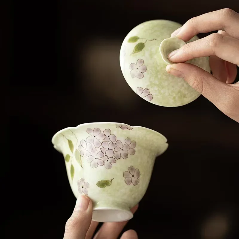 1Pc Hand-painted Hydrangea Flower Cover Bowl Household Ceramic Ercai Cover Bowl Chinese Underglaze Color Kung Fu TeaSet Tea Bowl