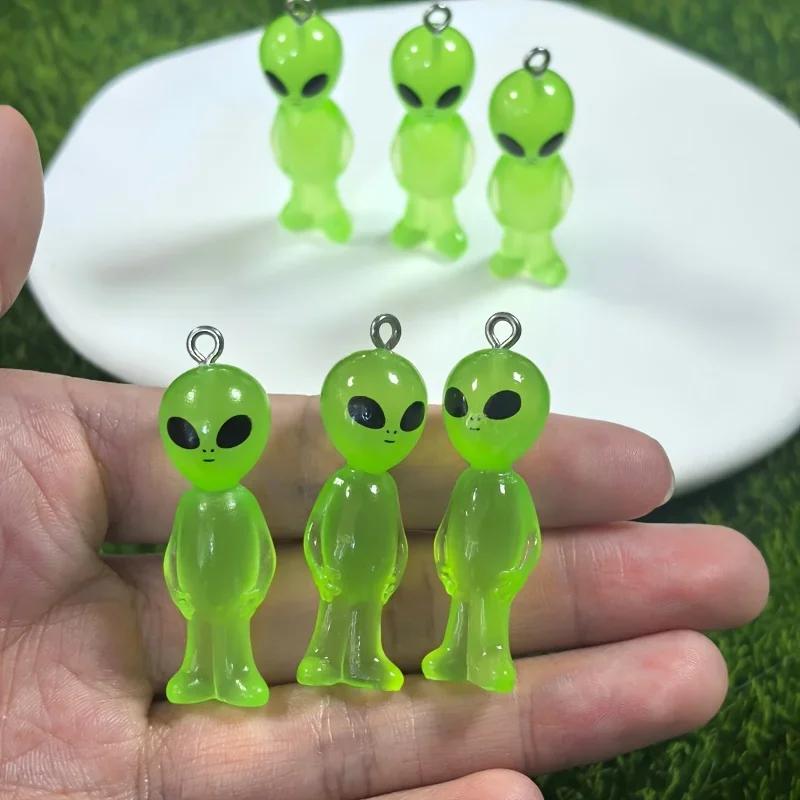 5pcs Glow-in-the-Dark Alien Resin Charms-Glowable Suitable for DIY Jewelry Making,Luminous Astronaut Beads for Necklaces,Earring