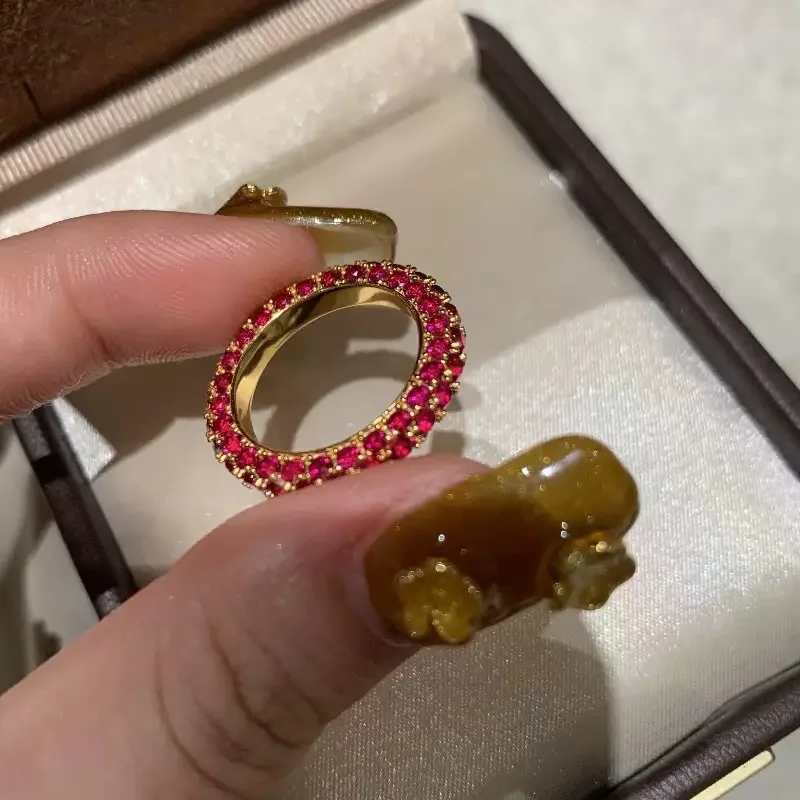 Classic Sparkling Retro inlay Full Circle Red Diamonds rings for women High Grade Luxury Ring Stacked Style Wedding Jewelry