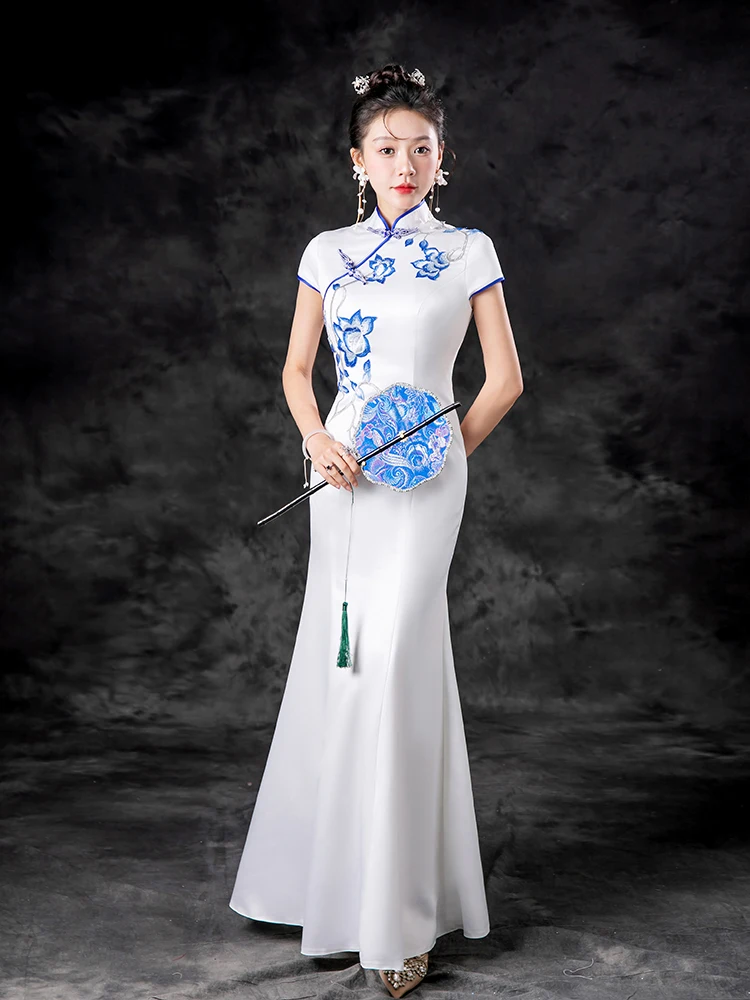

Ele Evening Gown Tailored for Stage Performances And Celebrations in Sli White Fi Tail Design for Models And ups