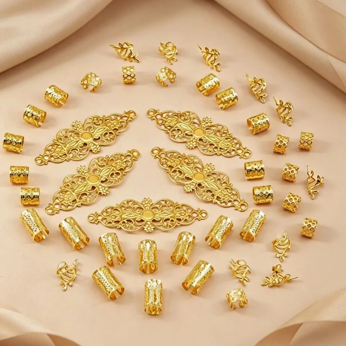45-teiliges Wikinger-Keltisches Gold-Haaranhänger-Set, Hohlkreuz- & Schmetterlings-Dreadlock-Perlen, Mittelalterliche Boho-Haaraccessoires für Frauen – Detail 2