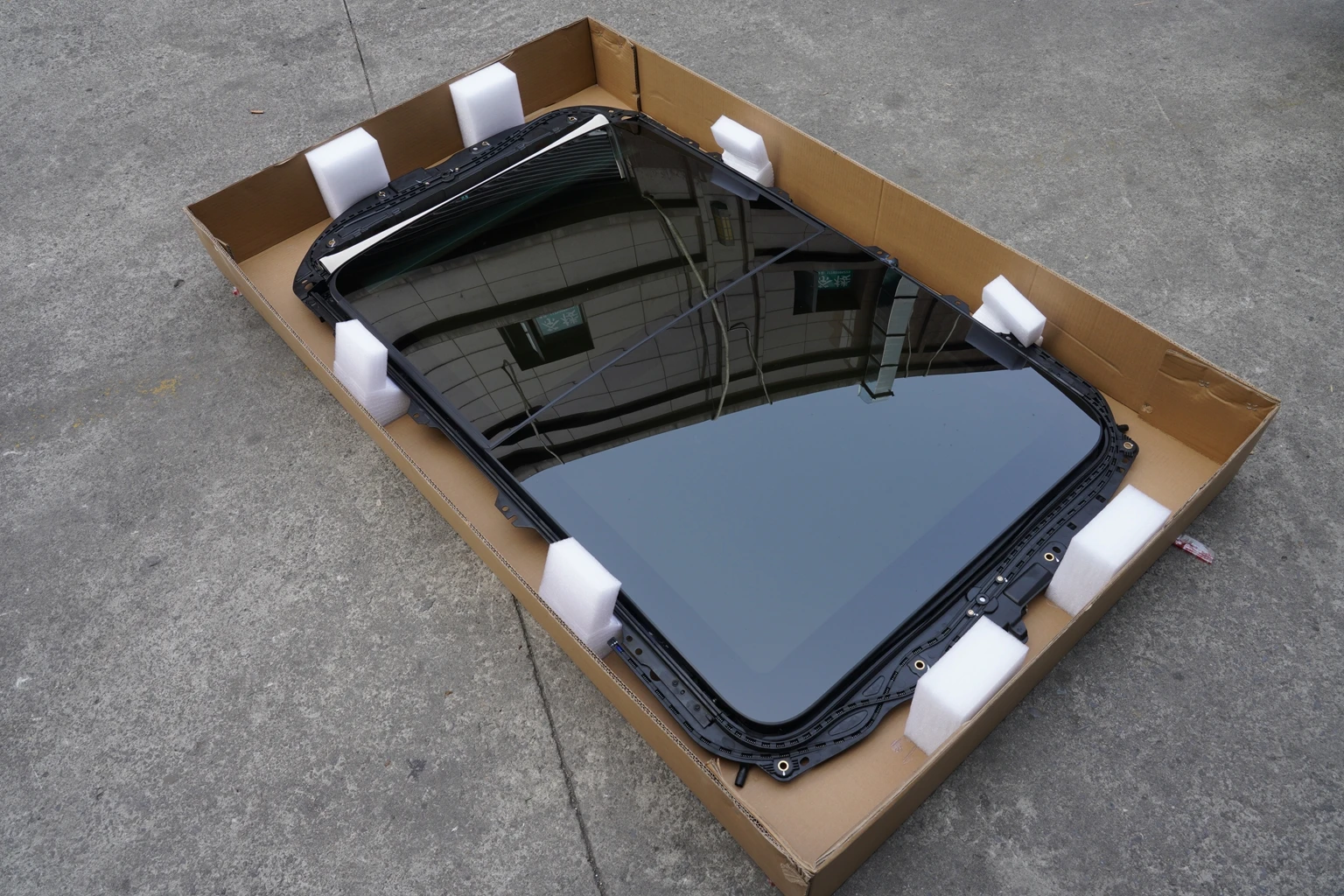 Premium Panoramic Sunroof Glass For Dongfeng Fengguang 580 S560 With Excellent Durability And Clear Visibility