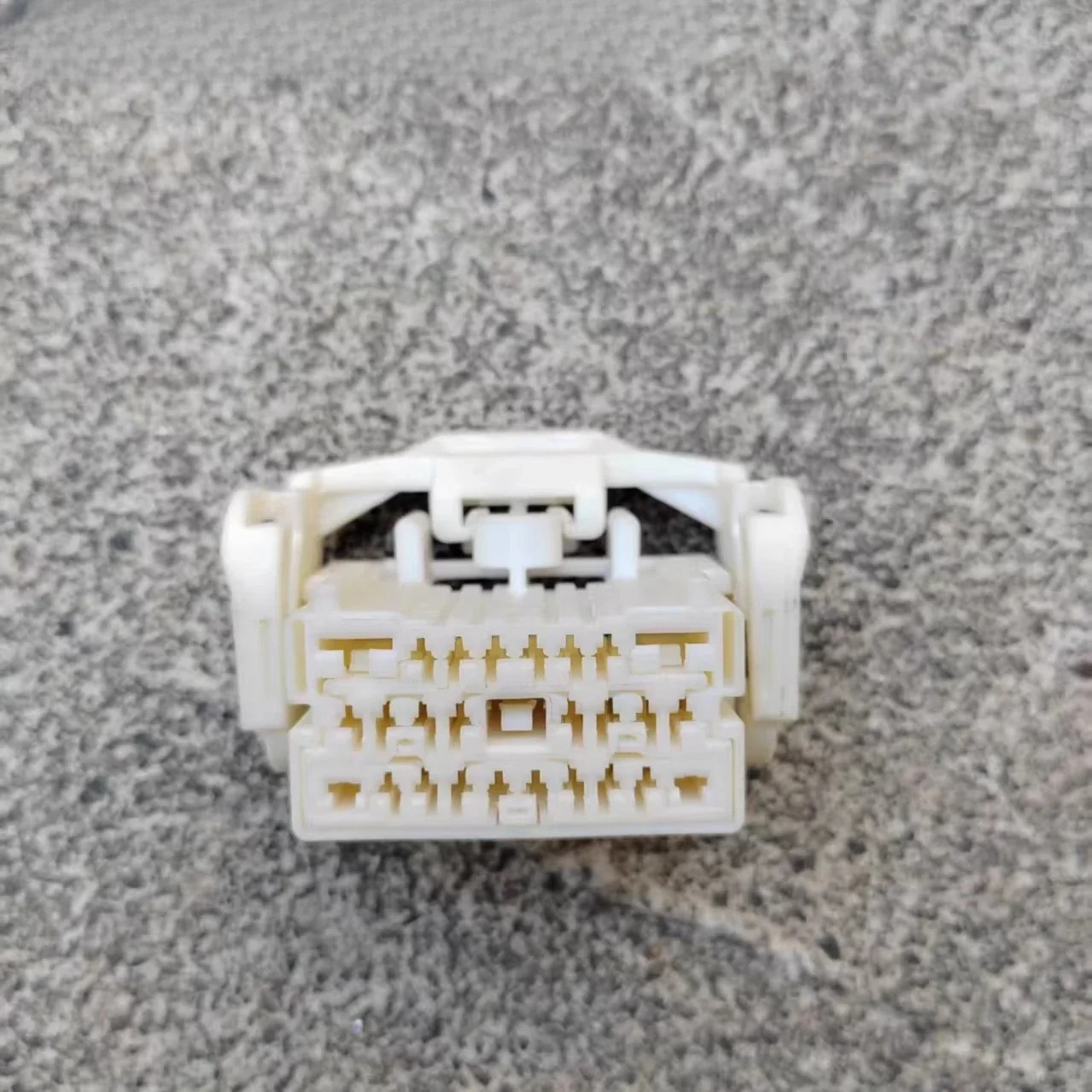 1pc for Jeep compass Grand Cherokee Jeep wrangler avencer jcuv Caliber Chrysler Fuse box plug