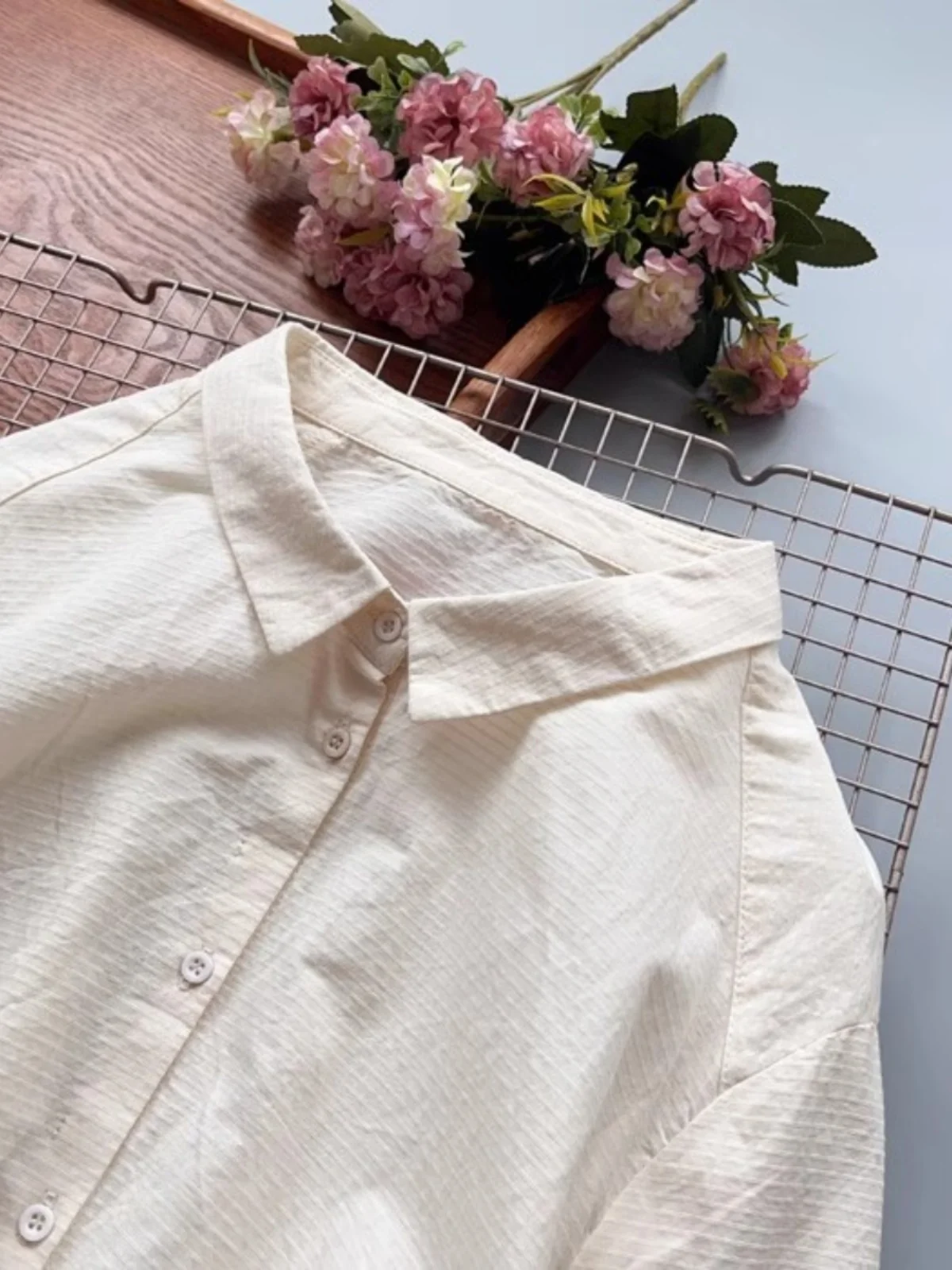 เสื้อเบลาส์ผู้หญิงสีพื้นสไตล์ญี่ปุ่น แขนยาว ปักลาย แฟชั่นฤดูใบไม้ผลิ เรียบง่าย สไตล์ลำลอง