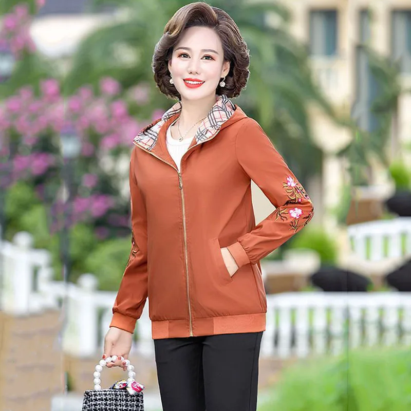 Middle-aged Mother 2023 New Spring And Autumn Coat Women\'s Short Coat Fashion Embroidered Hooded Large Size Windbreaker Tide5X