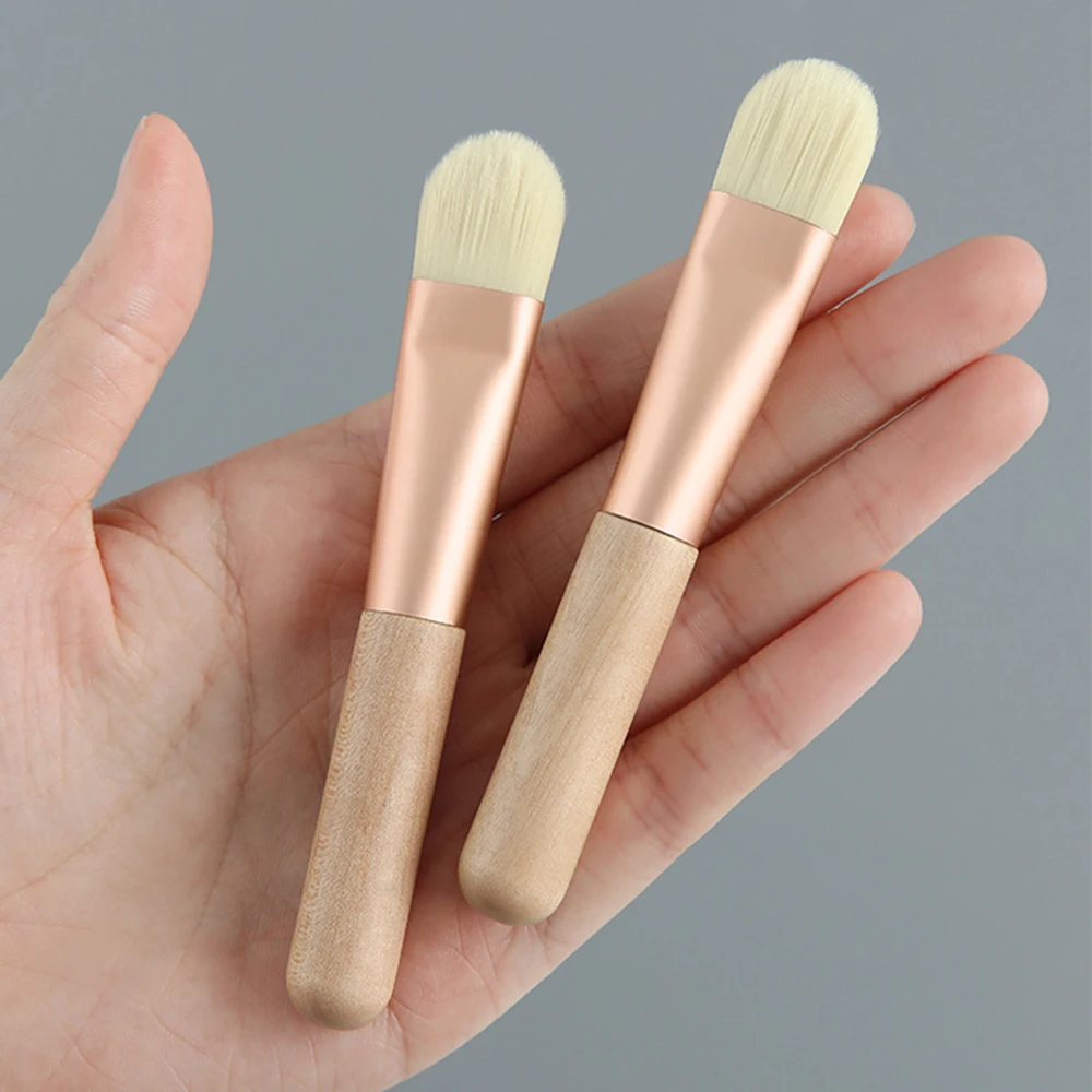 소프트 메이크업 브러쉬 컴팩트 페이셜 마스크 브러쉬 휴대용 스킨 케어 도구 페이스 케어 스킨 케어를위한 다목적 나무 손잡이 브러쉬