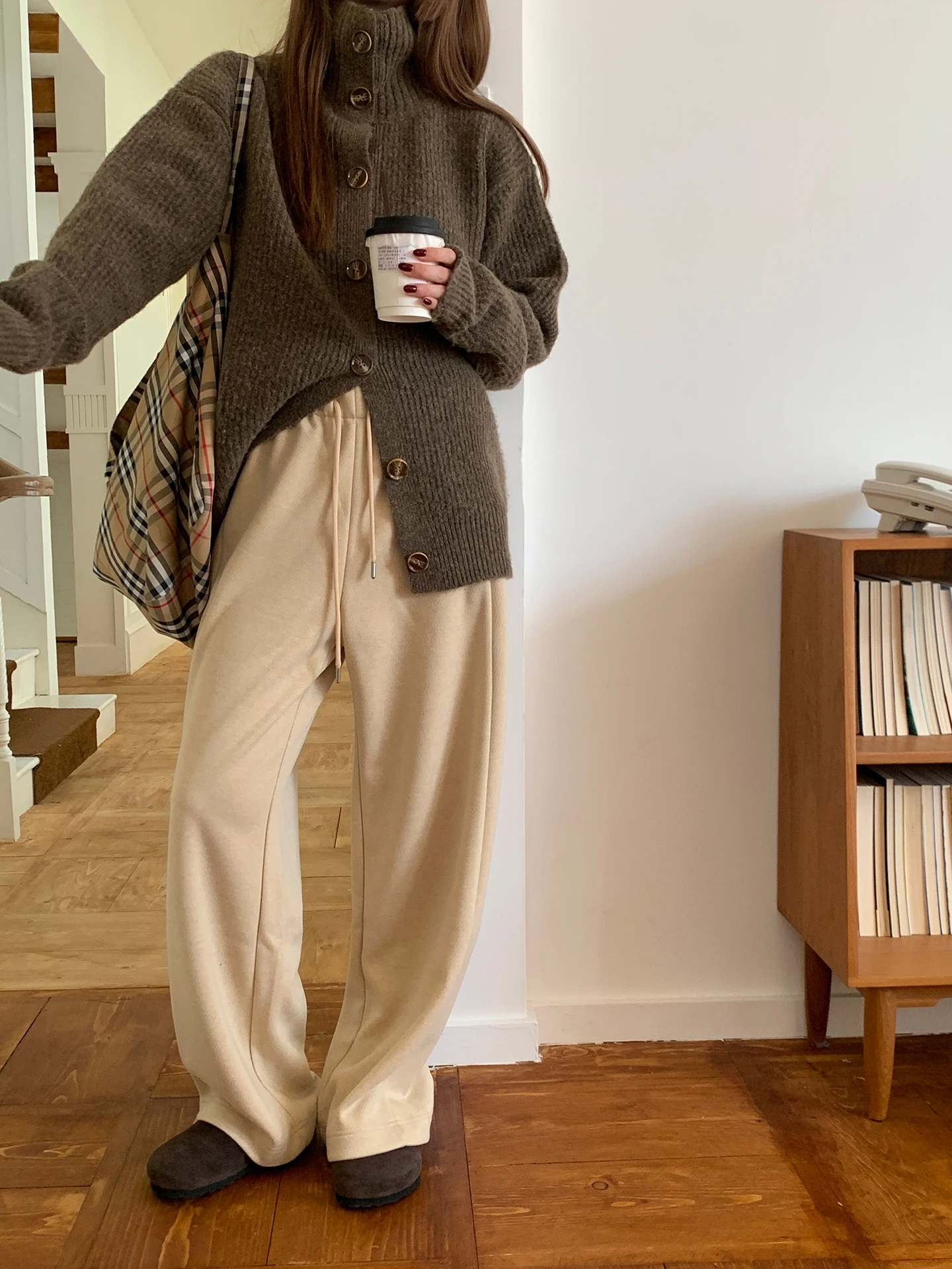 بنطلون نسائي واسع الساق بخصر مرتفع، تصميم فضفاض كاجوال مبطن بالصوف، بنطلون مستقيم الساق بأسلوب عملي من ألياف البوليستر #1