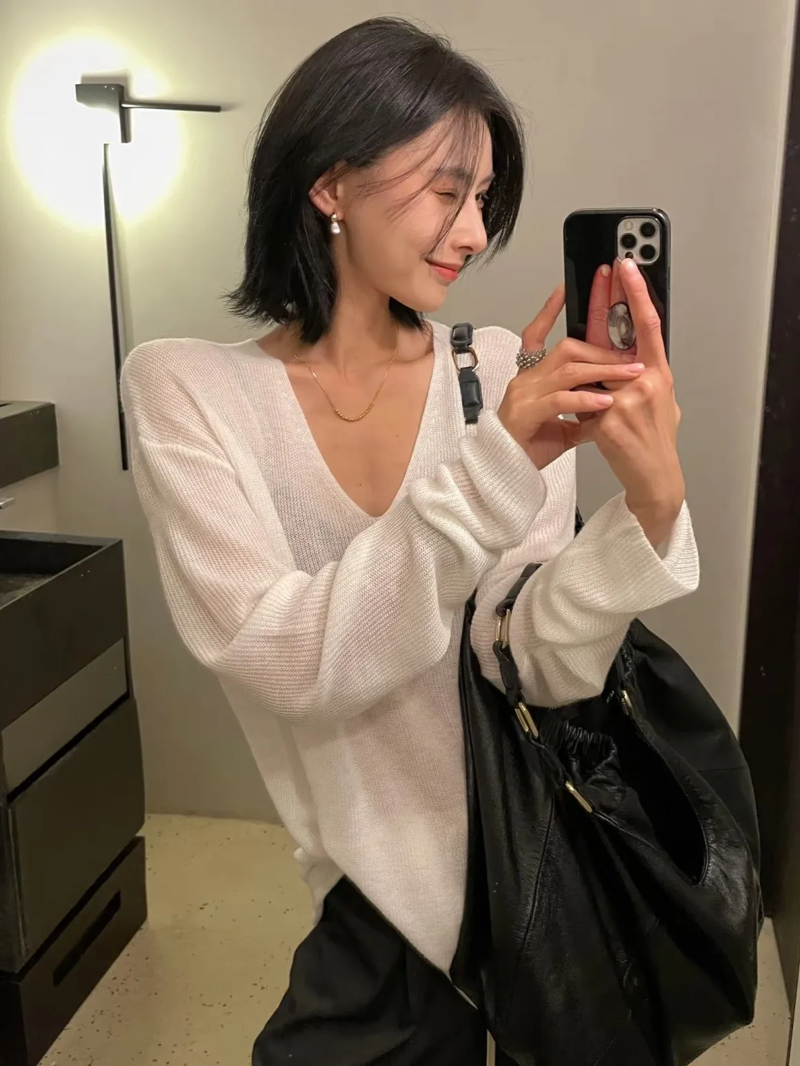 

Women White Knitted Pullover Autumn V-Neck Long Sleeve Loose Female Sweater