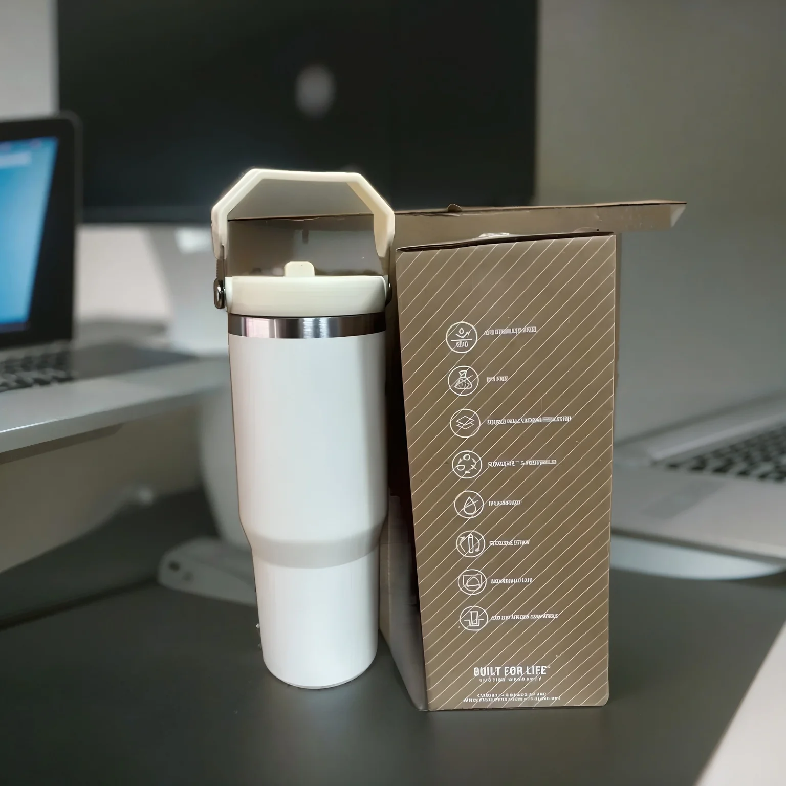 

Дорожная чашка из стали премиум-класса на 30 унций с нескользящим основанием — автомобиль, офис, пеший туризм, герметичная конструкция, устойчивая к поту