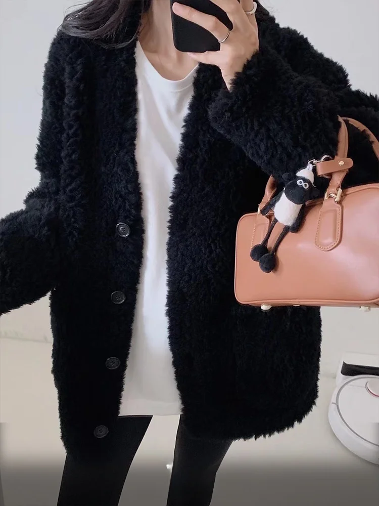 女性のラムファージャケット 2023 秋冬新スタイル統合レザーとファーデザインルーズ多用途甘いスタイル V ネック長袖