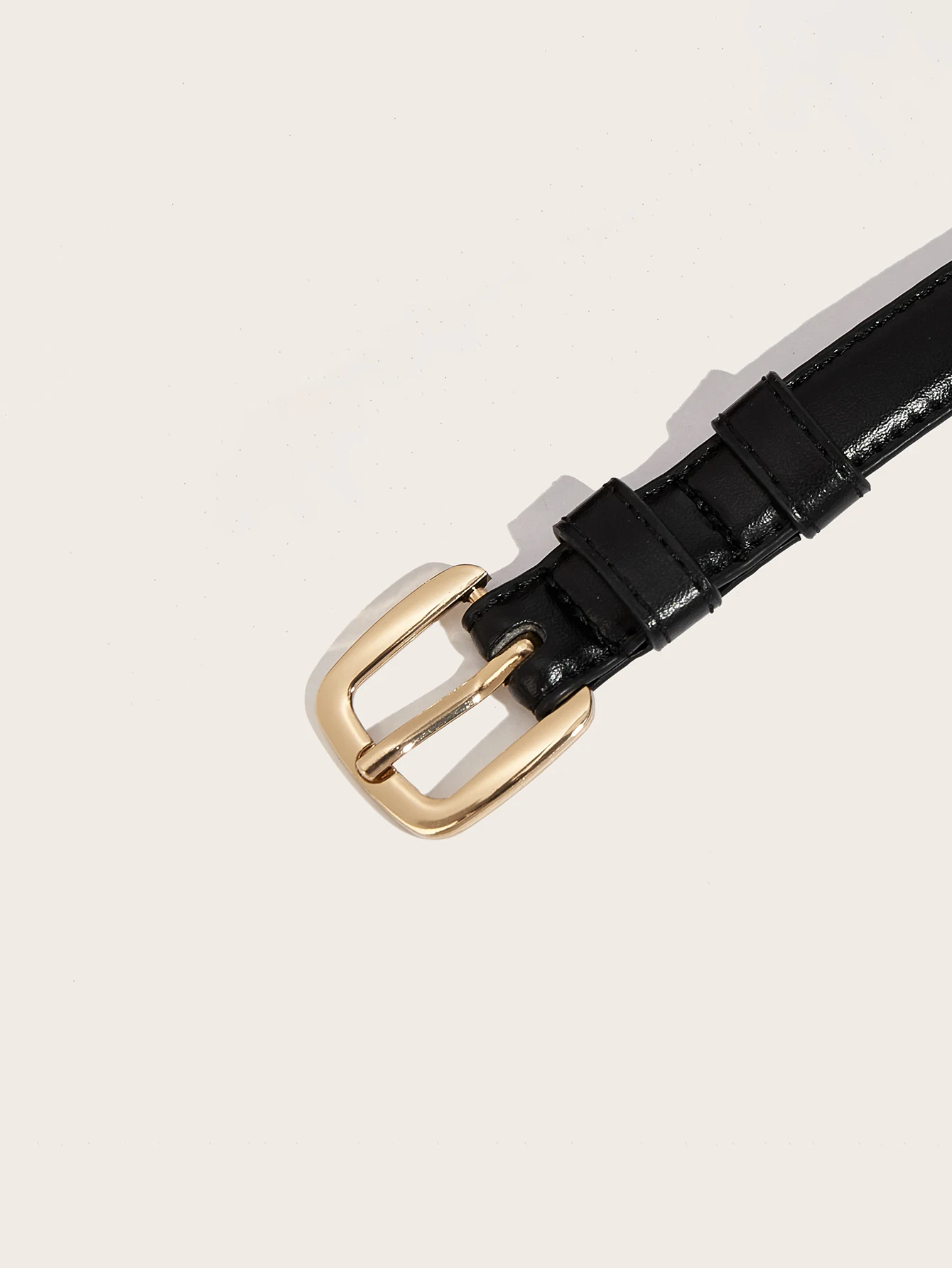 1 sztuka eleganckiego, biznesowego paska damskiego w jednolitym kolorze, z prostą, czarną, cienką klamrą ze złotą szpilką, odpowiedni do sukienek, strojów biznesowych, jeansów, garniturów, idealny do codziennych dojazdów do pracy, na niezobowiązujące wyjścia, randki, spacery, zakupy, na zimę.