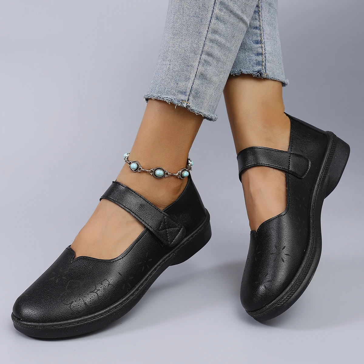 Spring and Autumn New Product Women\'s Black Simple Breathable Fashion Buckle Small Leather Shoes Flat Shoes