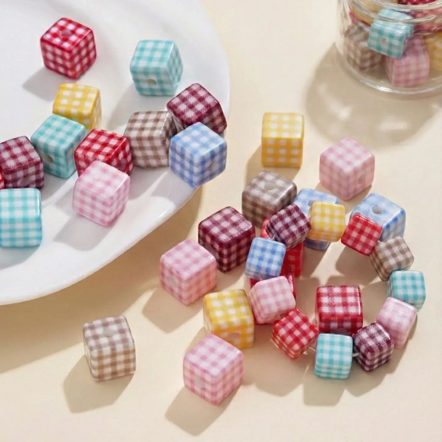 

5 шт. разноцветных акриловых квадратных бусин в клетку для изготовления украшений своими руками, с отверстием, смешанные цвета, для браслетов, ожерелий