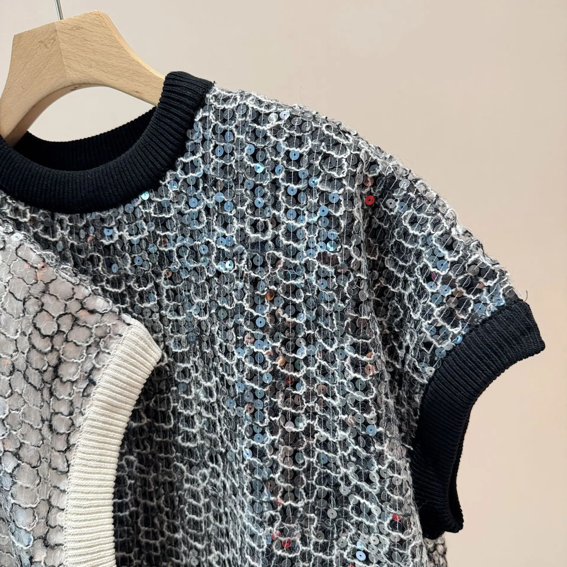 Retro-Style Heavy-Duty Fish Scale Pattern Sequin Knit 2026 Summer Loose Slimming Flutter Sleeve Casual T-Shirt