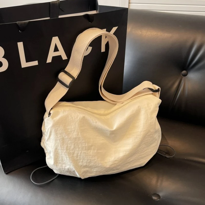 

2026 Высококачественные нейлоновые однотонные сумки через плечо большой емкости на молнии, повседневные мягкие простые молодежные популярные женские сумки на плечо