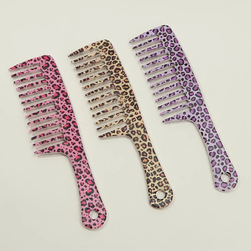 

Очень широкая расческа для распутывания густых и вьющихся волос. Гладкая, не вьющиеся и без вьющихся волос. Скользит без узлов. Легко для шелковистых волос без спутывания.