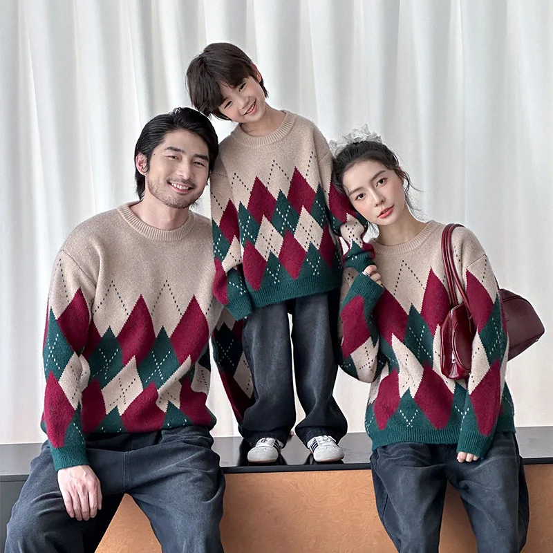 ‌2026 Christmas Family Matching Sweaters Vintage Knitwear for Parents Kids Oversized Pullover Top Holiday New Year Party Outfit