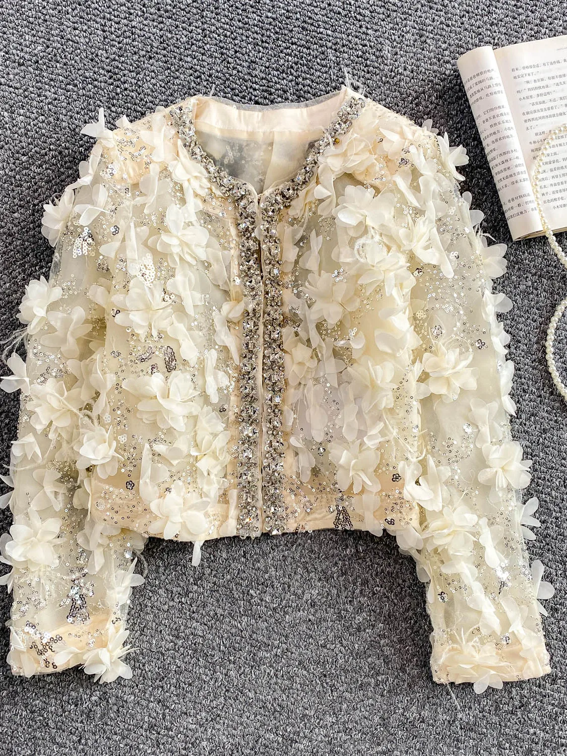 

Женская верхняя одежда Ele round Ne ort: Нежная тюлевая блузка с эффектом омоложения, супер-сказочная, с богатой отделкой и стразами.