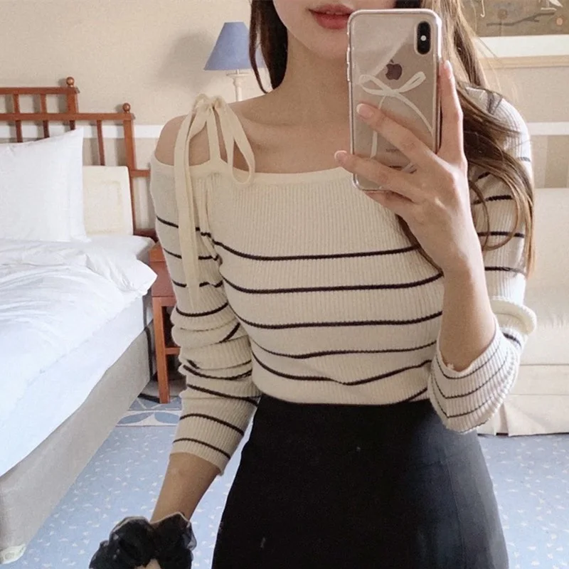 South korea Dongdaemun New Sle Is Very Special Retro ~ Stripe Oblique Collar Lace-up off-Shoulder Long sleeve Knit Women's Top