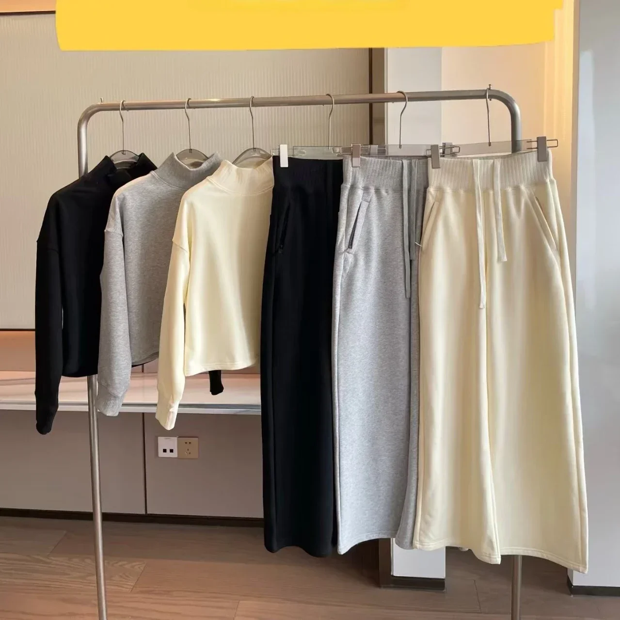 ao Yoga Hoodies Casual Sets Mock Neck Fleece Lined Cropped Sweatshirt Women Yoga Pants Knit Sweatpants High Waist Wide Leg Pants