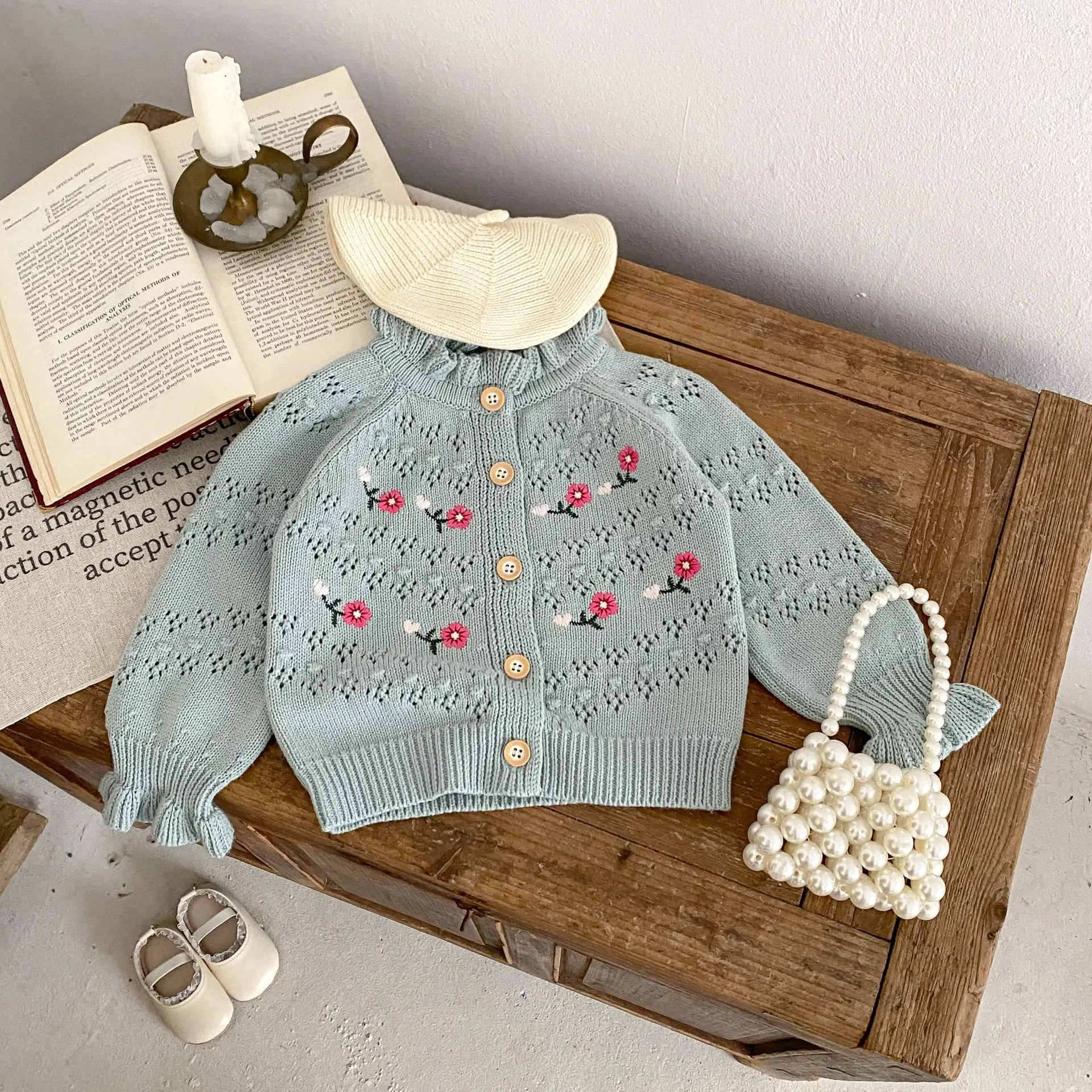 

2024 Spring New Baby Girl Trumpet Sleeve Knitted Cardigan Toddler Flower Embroidery Hollow Out Knitwear Infant Casual Coat