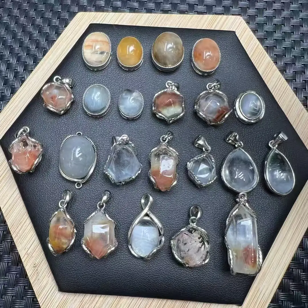

Unit One Piece 925 Silver Inlay Natural Rabbit Hair Quartz Crystal Free Form Pendant for Meditation