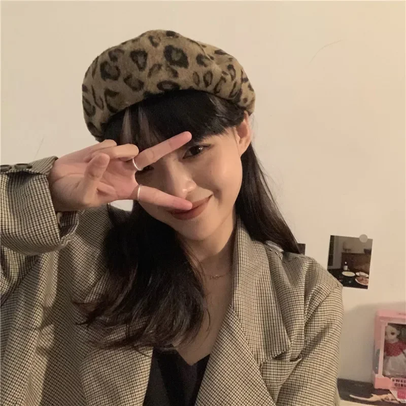 Women's Autumn and Winter Fashion Leopard Beret Retro British Flat Top Personality Trend Tweed Painter Hat