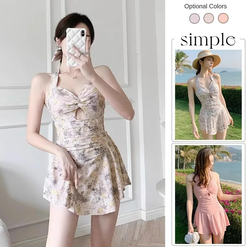 

A Women's Swimsuit With A One-piece Floral Dress, A Small Chest That Gathers The Sexy And Pure Charm, And A Neck-hanging Styles