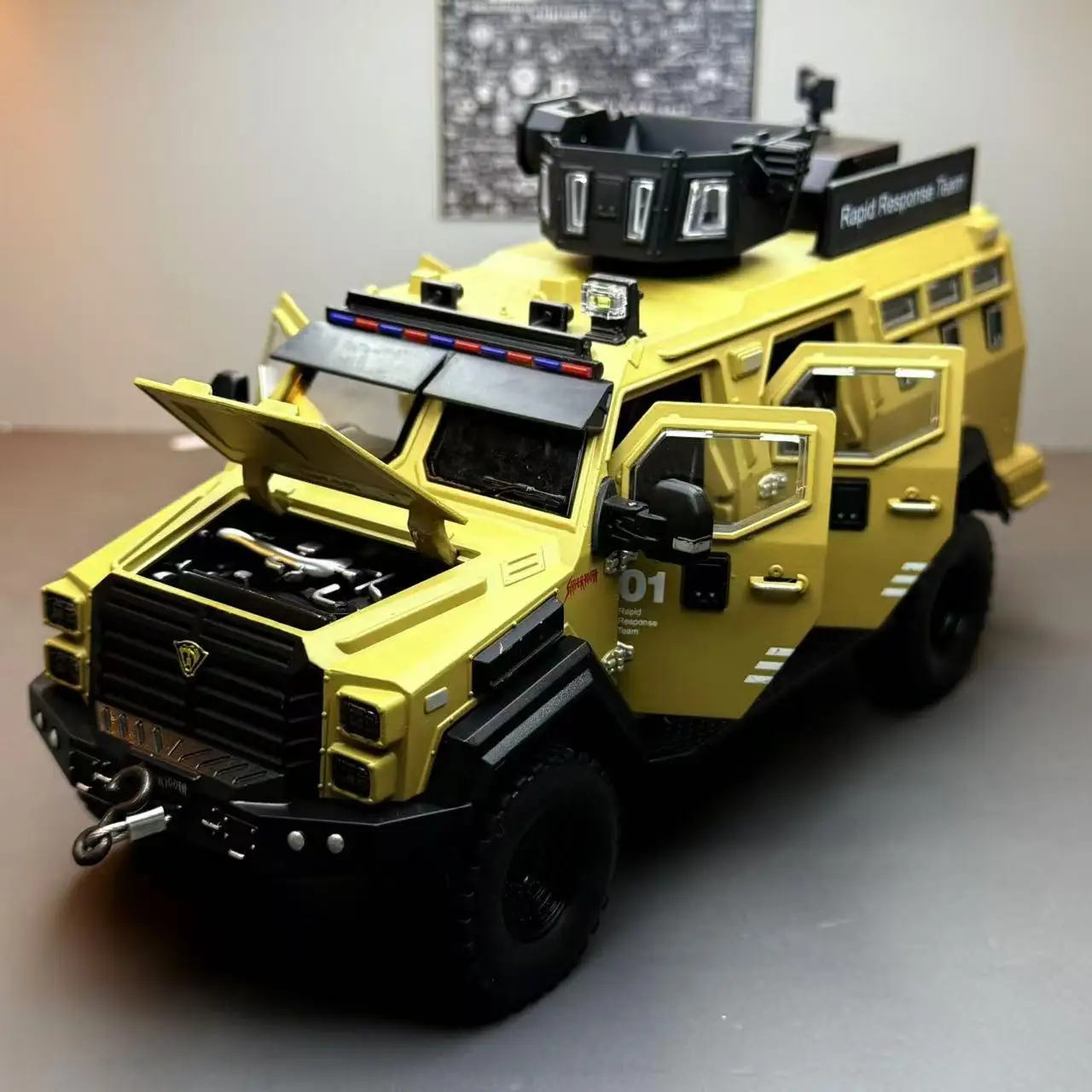 1:24 Sword Toothed Tiger Explosion Proof Car Model Diecast Metal Police Armored Off-road Vehicles Car Model Sound Light Kids Toy