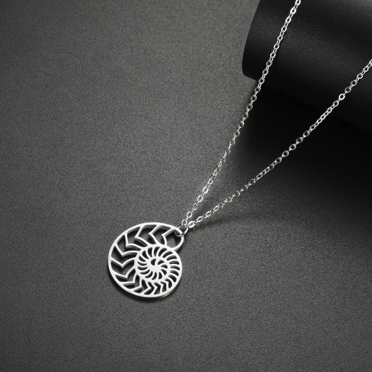 LIKGREAT Ammonite Shell Spiral fossil Pendant Nautilus Women Necklace Charm Fossil Jewellery Fibonacci Spiral Pendant Necklace