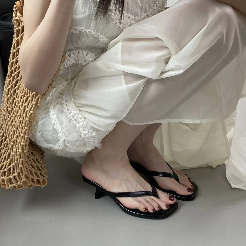 Modische Designer-Sommer-Strand-Flip-Flops für Damen, Absatzschuhe, runde Zehenpartie, Damen-Sandalen, Slipper. – Detail 1