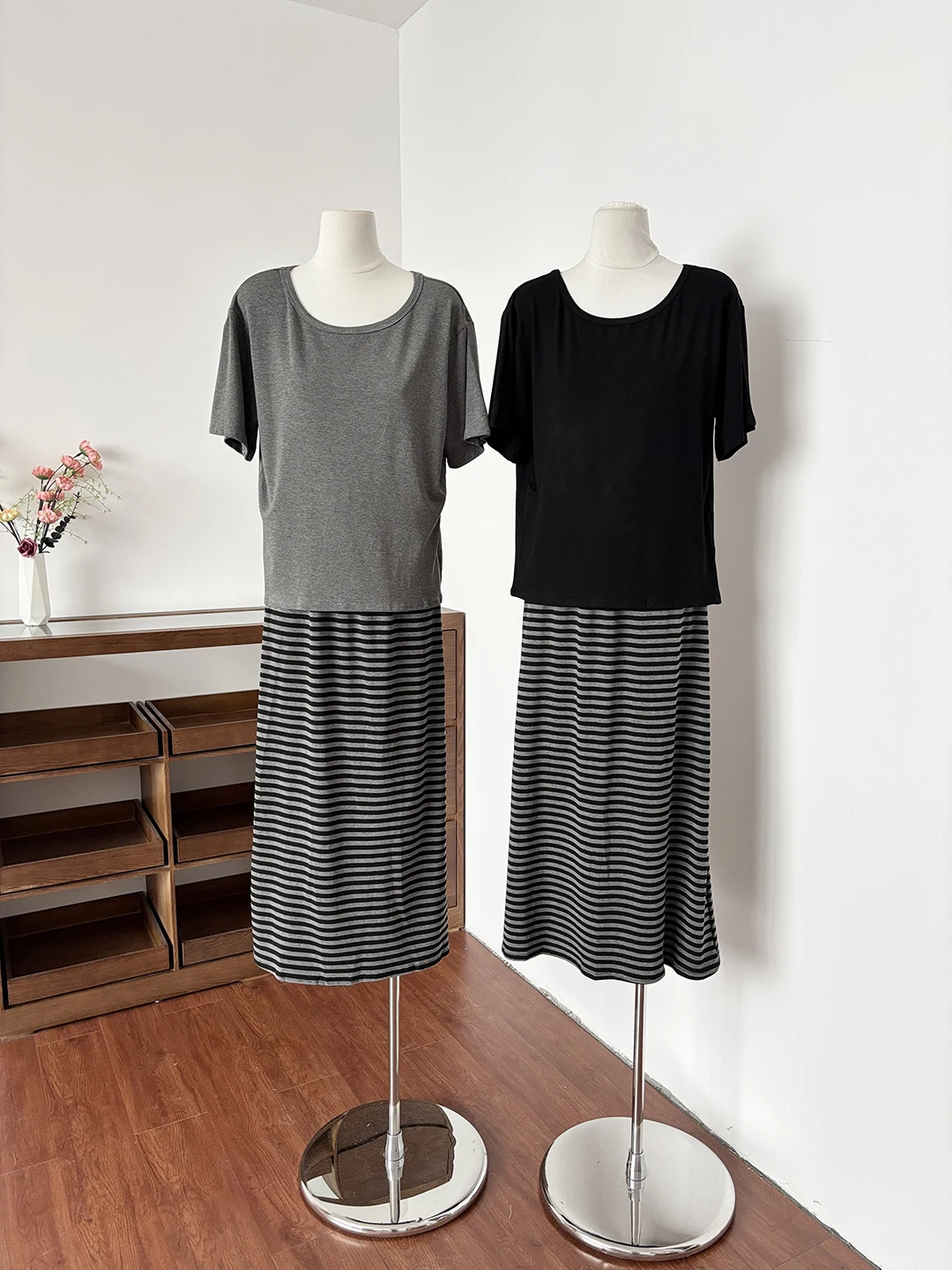 

Summer 2026 Women's Striped High Waist Skirt And Short Sleeve T-Shirt Two-Piece Set Korean Lazy Style Simple Design