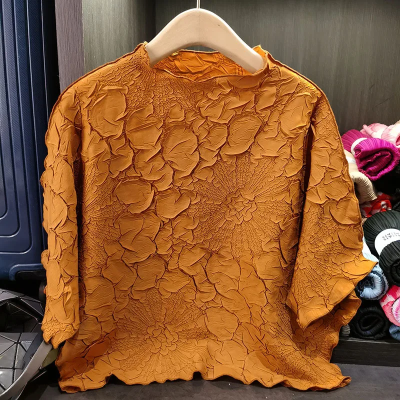 Miyake Pleats Summer New 2025 Embossed Tops Women Short Loose Fashion Design T-Shirt Pleats Bat Sleeve Niche Comfortable Casual