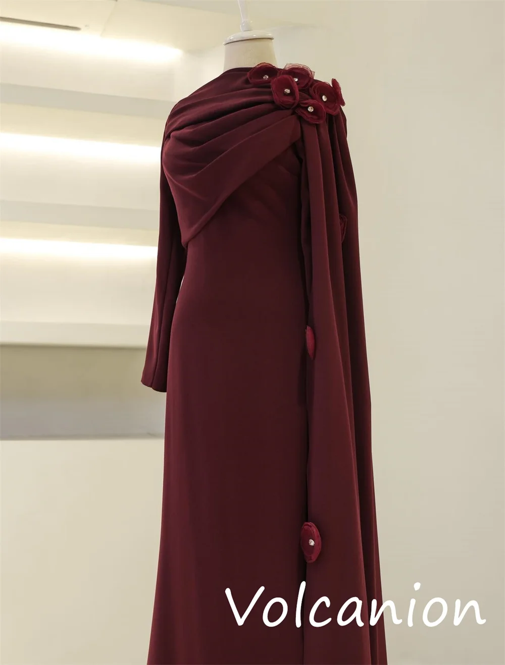 تخصيص النمط الصيني جيرسي زهرة الطية ألف خط مغرفة الرقبة فساتين طويلة مناسبة مخصصة رائعة