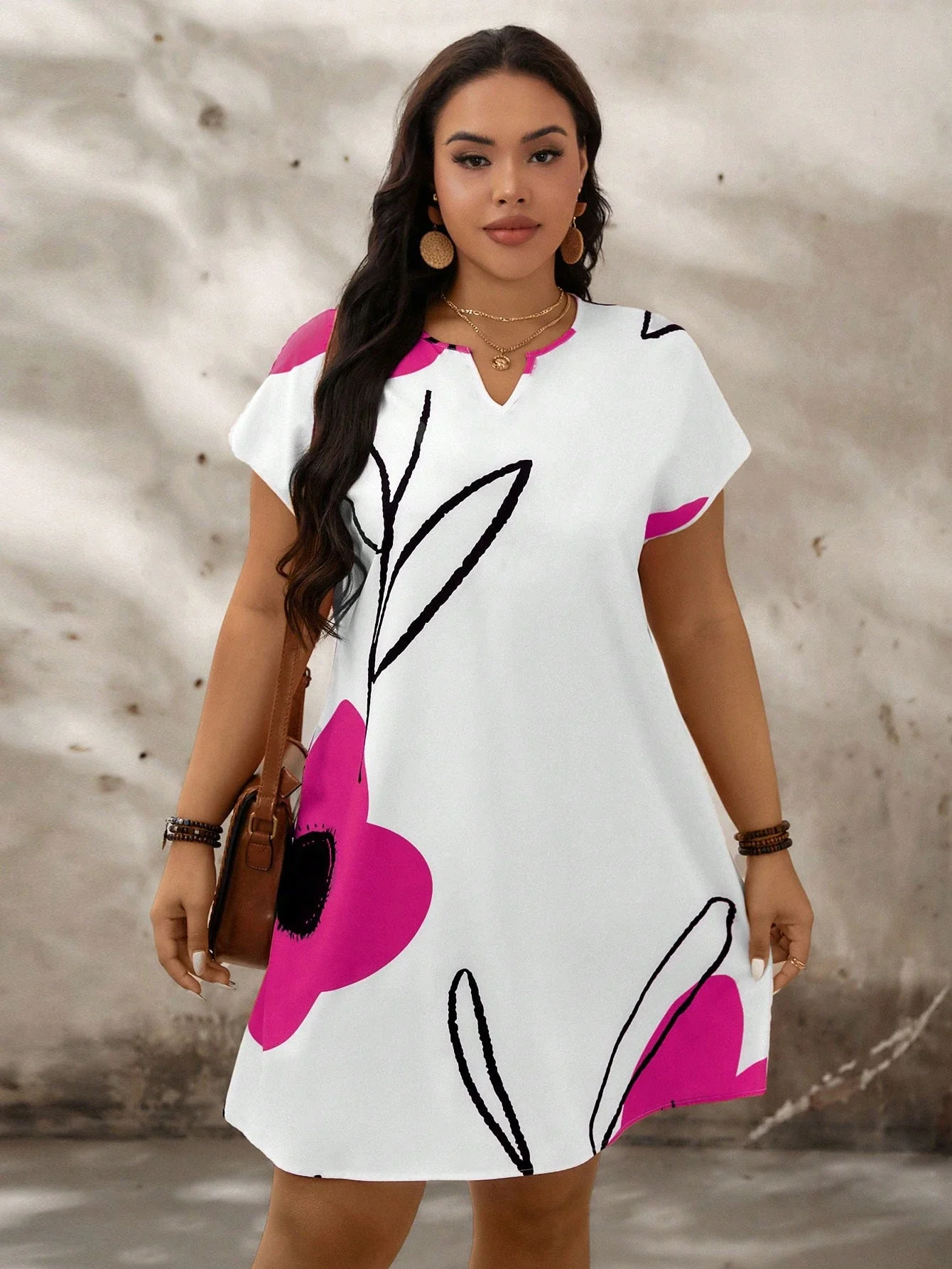 

Летнее платье А-силуэта с цветочным принтом, V-образным вырезом и короткими рукавами, больших размеров