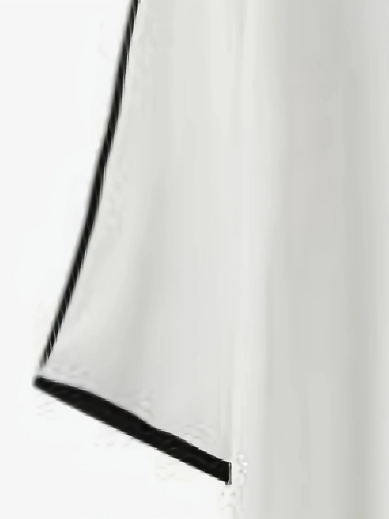 Middle East V-neck robe, V out of a different exotic style, interpretation of mysterious style