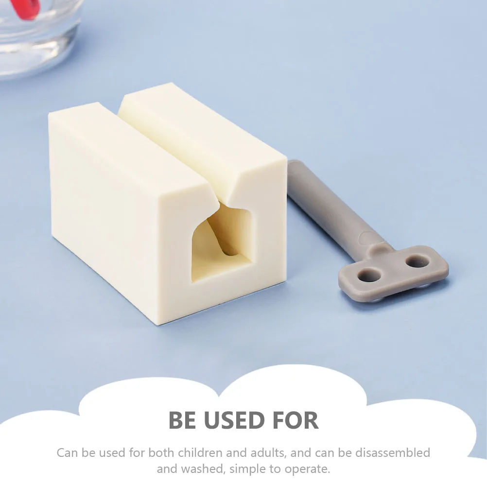 

4Pcs Manual Toothpaste Squeezer High Quality Space Saving Bathroom Organizer for Toothpaste Hand Cream Facial Products Extruder