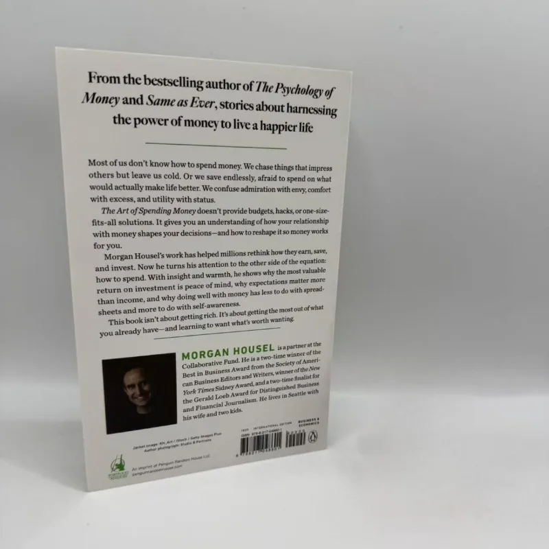 Boutique: Wealthy Life, Choosing To Spend Money on Art English Paperback Books