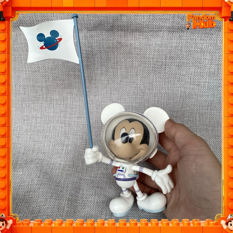 

Mickey Space Astronaut – Flag-Holding Mickey Figure Trendy Toy Decoration Model Toy Gift
