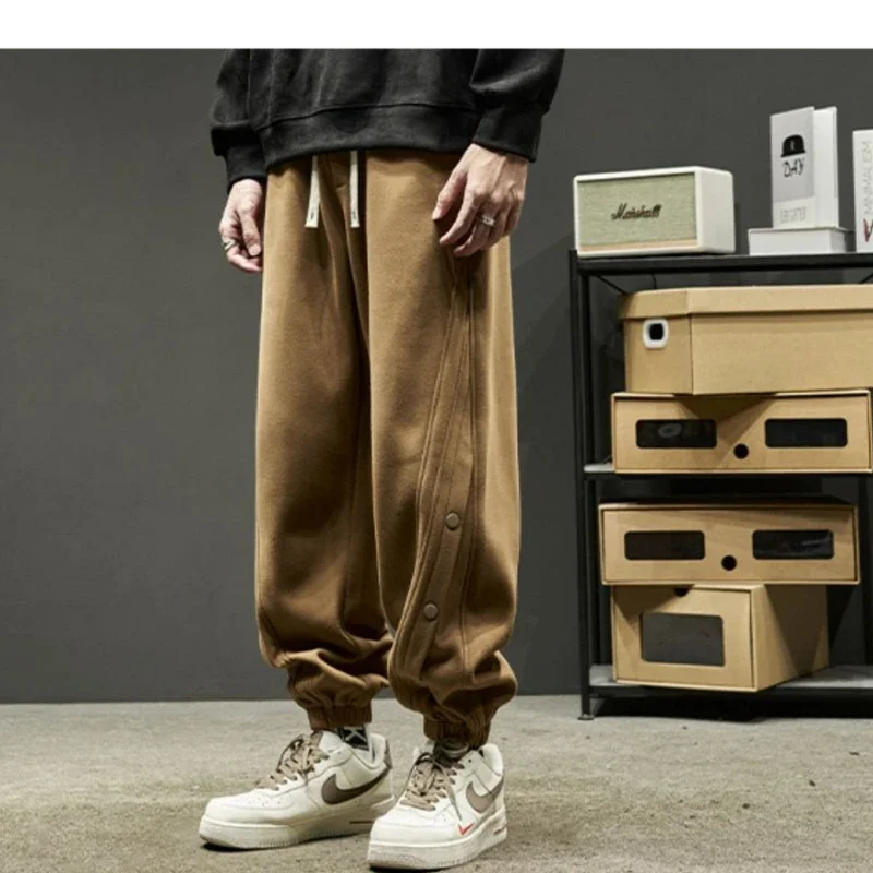 กางเกงวอร์มผู้ชายสีดำ กางเกงทำงานสไตล์ฮาราจูกุ กางเกงลำลองสำหรับผู้ชาย เสื้อผ้าผู้ใหญ่สไตล์วินเทจ มีเชือกผูก เอวหลวม สีพื้น สำหรับฤดูใบไม้ร่วง